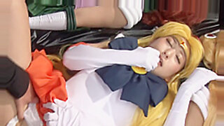 Sailor Moon-cosplayers hebben wilde POV-seks en een creampie.