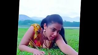 tarian sensual dan keterampilan oral Marina Menon.