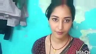 Nepalska ciocia oddaje się gorącej sesji seksu.