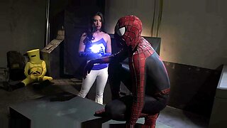 Casey dan Xander terlibat dalam parodi Spider-Man liar dengan desahan dan naik yang intens.