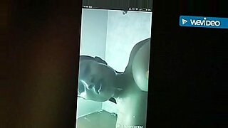 mujeres se masturban mirandose en el espejo pornos