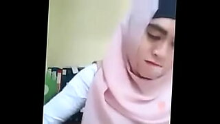 hijab ngulum crot di dalam