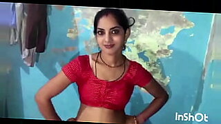 Manos sensuales indias entregan apasionados videos de paja de pueblo.