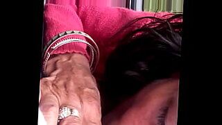 Una donna matura si scatena in un video XXXC.