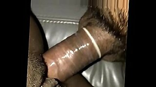 girlfriend pussy dildo on couch gangbang