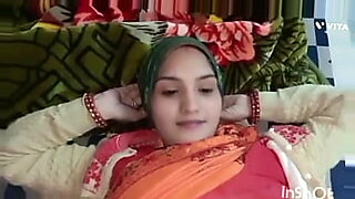 Reshma, một người đẹp Nam Ấn Độ, xuất hiện trong một video nóng bỏng và gợi cảm.
