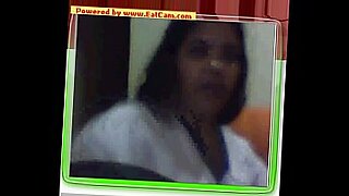 Una mujer árabe se pone traviesa en la webcam con un hombre cachondo de MSN.