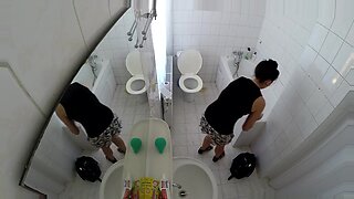 soy cam toilet pissing