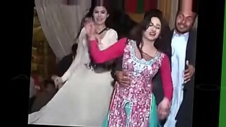 Desi schatje danst verleidelijk op YouTube