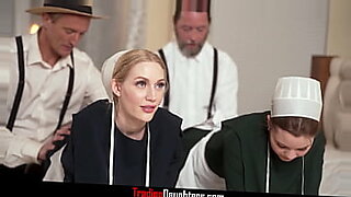 Amish 남자들이 계단 딸들을 야생적인 섹스로 바꾸어 뜨거운 오르가즘을 경험합니다.