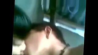 جمال إندونيسي يتعرض للتحرش في فيديو ساخن.