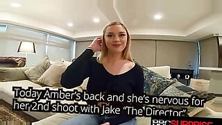 Video panas Amber Moore memberikan persembahan terbaiknya.