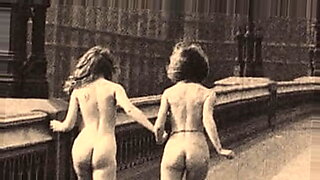 Film vintage africain mettant en vedette des rencontres sensuelles dans les années 60.