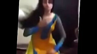 Gadis-gadis Punjabi berbagi kesenangan oral dalam MMS.