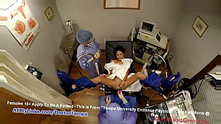 Sexy verpleegster Sandra Reid heeft een hete ontmoeting met een patiënt.