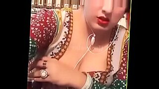 Các cặp đôi Pakistan nóng bỏng trong các video hậu kỳ