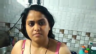 Rencontre chaude d'une tante bengali dans une vidéo XXX excitante du village.