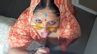 Indische Milf mit großen Titten bekommt Gesichtsbesamung in HD
