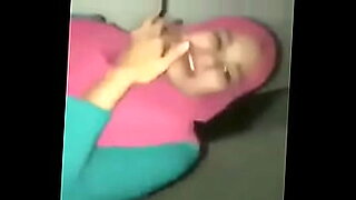 teen malaysia girl fingering pussy on room