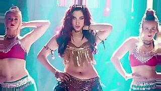 สัมผัสเสน่ห์ของ Tamanna ในวิดีโอบอลลีวูดที่น่าดึงดูด