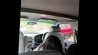 mostrando mi verga en el carro