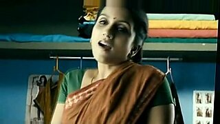 Abitha, một ngôi sao Tamil trong những cảnh phòng ngủ gợi cảm và rõ ràng.