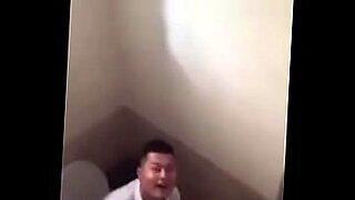 Gorący klip porno Trung Quoc z gorącą akcją seksualną.
