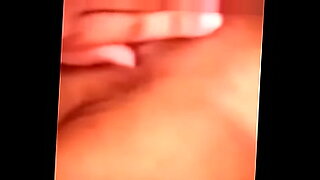 video jilbab pink nyepong di mobil crot di mulut