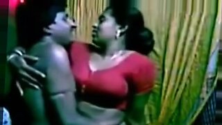 aunty saree boobs press milk feed