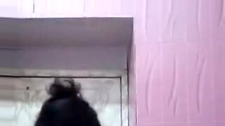 bangla desi neighbor aunty bathing 3gp video toilet hidden cam