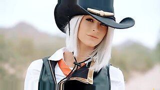 Blonde Verführung führt zu intensivem Cowgirl-Reiten und Löffelchen-Spiel.