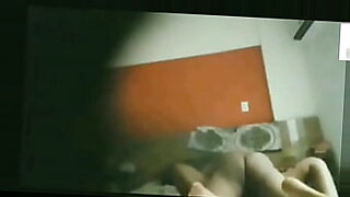 ガーレンクのセックステープは、複数のパートナーとのホットなシーンを特集しています。
