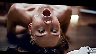 Una ragazza aliena adorabile si scatena in un video X.