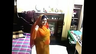 Ινδική νοικοκυρά επιδίδεται σε παθιασμένο σεξ
