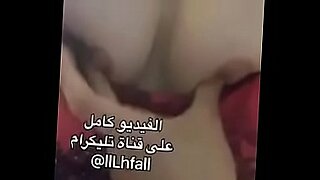 Iraqi harem geniet van kinky seks en dominantie.