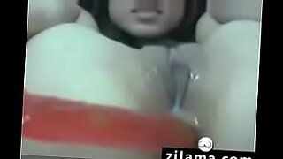 La Cicciona Chenese domina con un sex toy e un BDSM