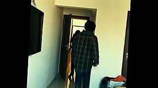 인도 미인은 xnxx 비디오에서 하드코어 쾌감을 즐깁니다.