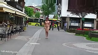 naked in publik